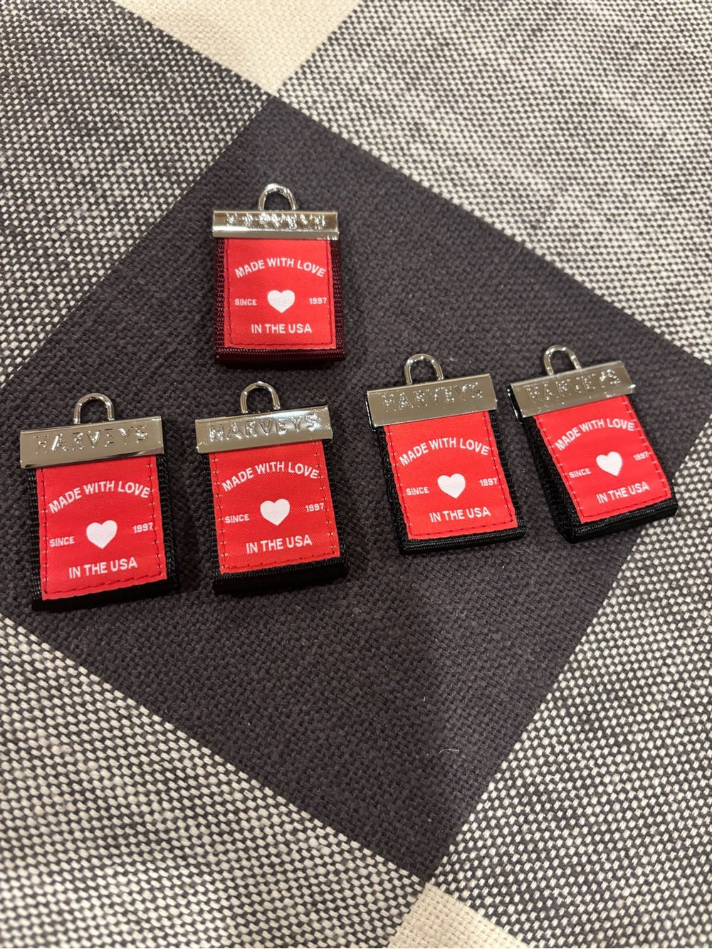Harveys hang tags VEUC
